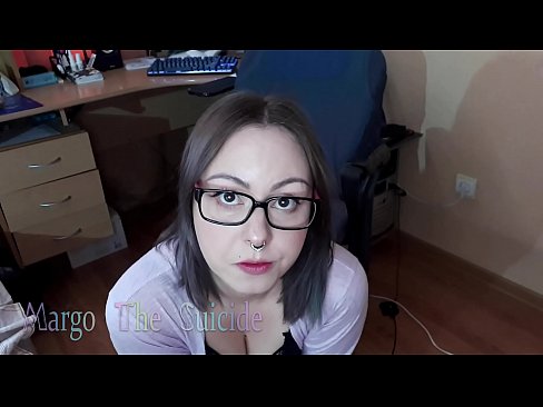 ❤️ Көзілдірік киген сексуалды қыз камерада дилдоны терең сорып алады ☑ Секс видео бойынша бізде ❤